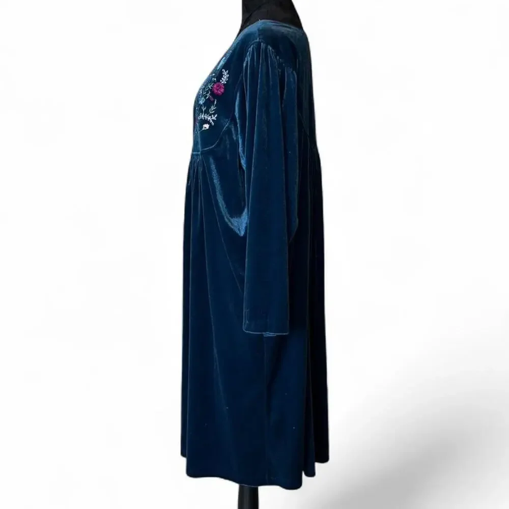 80s/90s Vintage Blue Velvet Embroidered Nightgown – Cottagecore Whimsygoth [XXL] - Picture 4 of 8